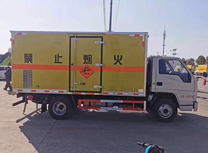 六合爆破器材运输车