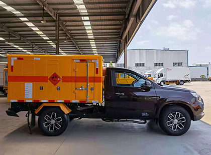 六合爆破器材运输车