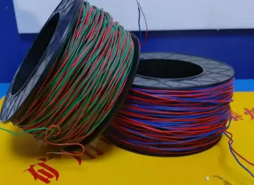 六合放炮线的主要材质有哪些？不同材质的适用场景有何区别？